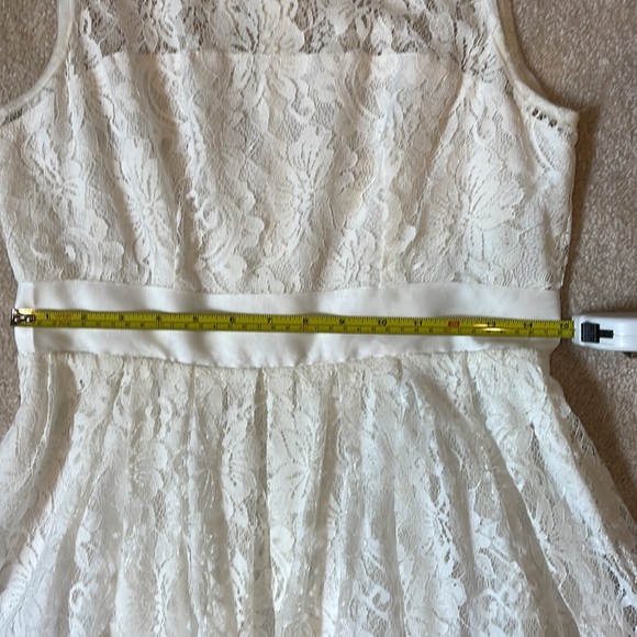 Beautiful, white lace dress, altered state, size medium - Picture 6 of 10